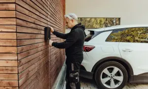 Montaż stacji ładowania samochodów elektrycznych w firmie – kiedy warto się zdecydować?