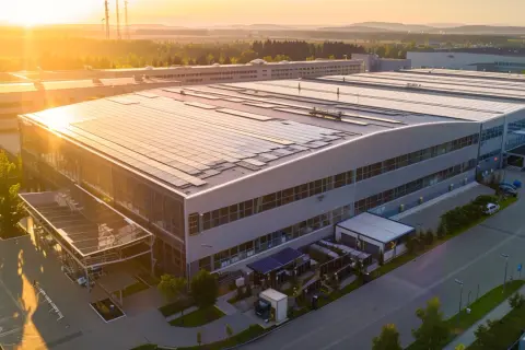 Zalety i zastosowanie paneli bifacial w instalacjach PV 