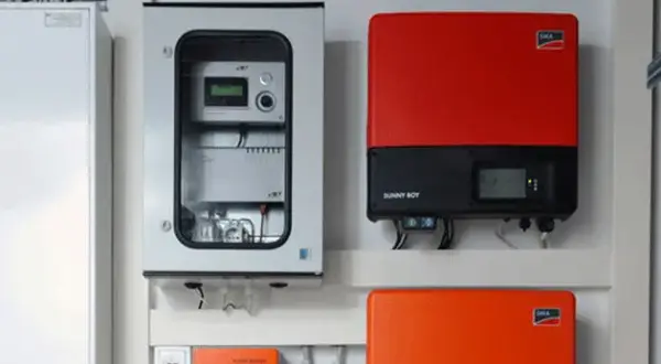 Czy inwerter przestaje działać w nocy? Zaskakująca prawda o pracy falownika